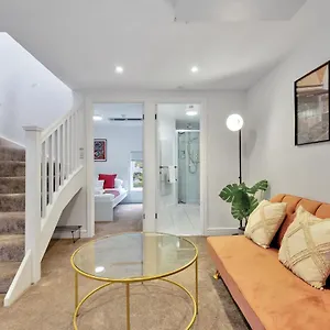 Apartment Long In The Centre With Free Parking